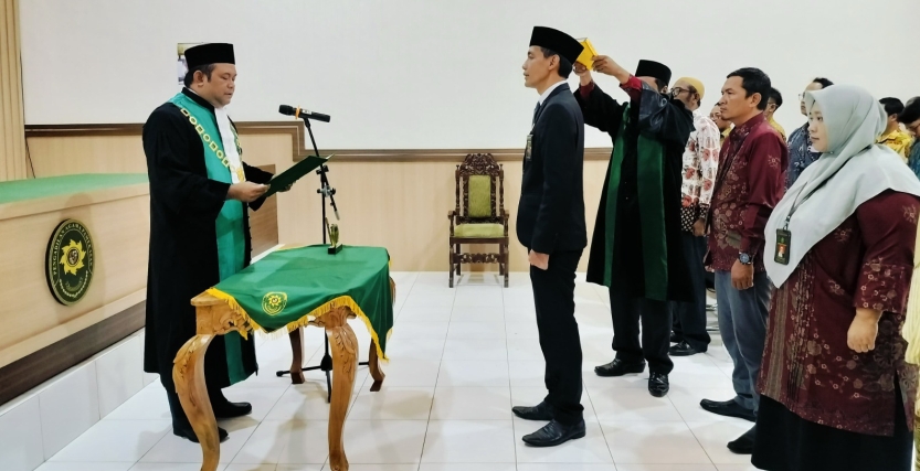 Pelantikan Dan Pengambilan Sumpah Jabatan Panitera PA Pamekasan